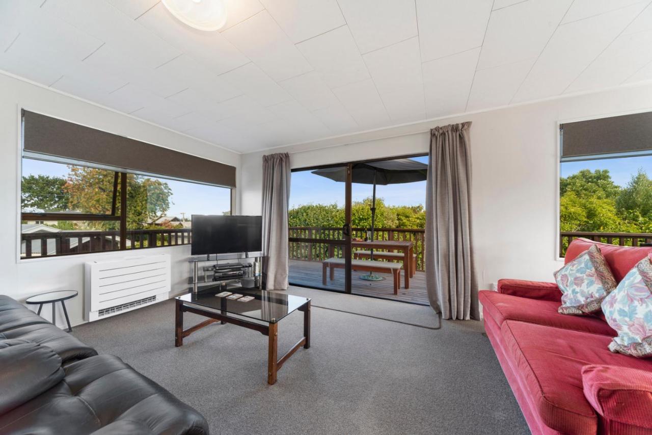 Rainbow Lake House - Lake Taupo Holiday Home Kültér fotó
